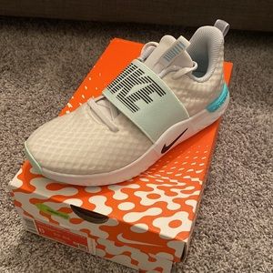 Brand new in box Nike in-season TR9 size 6